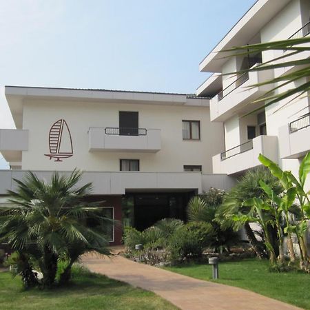 Hotel Villa Claudia Torbole Sul Garda Bagian luar foto