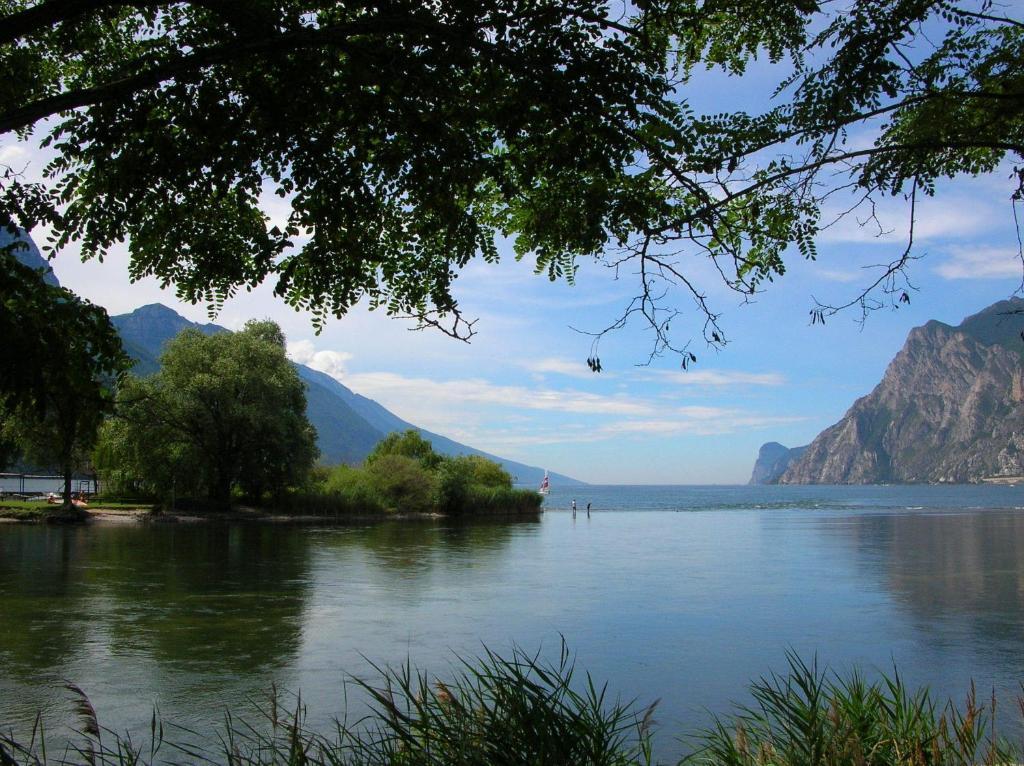 Hotel Villa Claudia Torbole Sul Garda Bagian luar foto