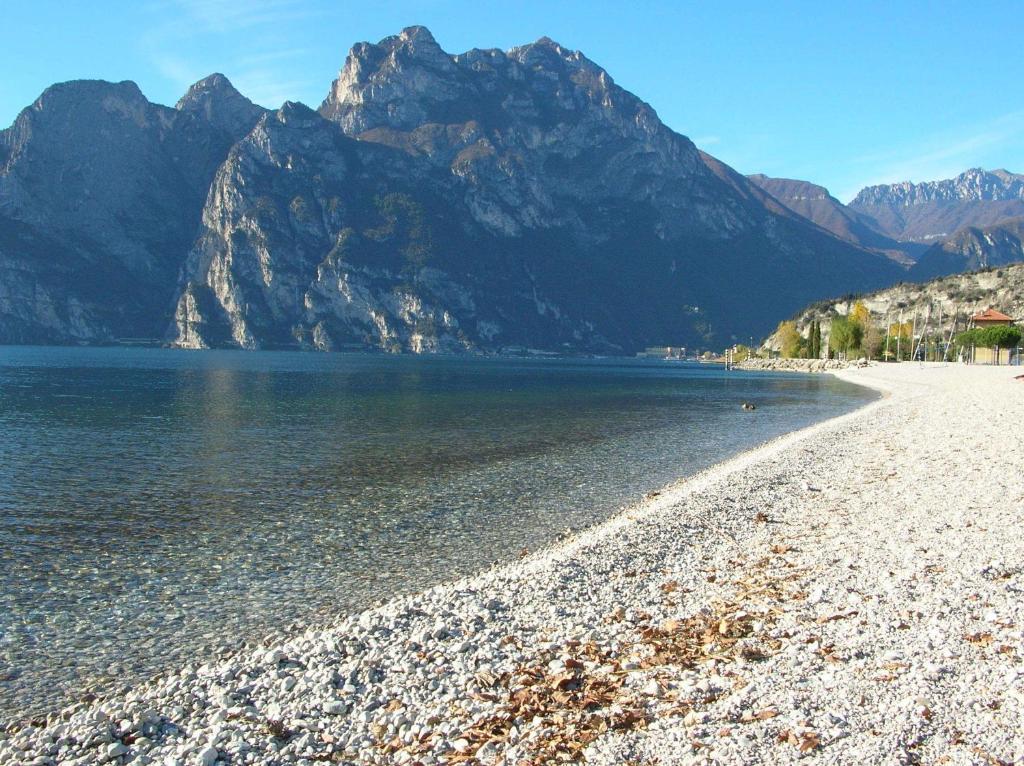 Hotel Villa Claudia Torbole Sul Garda Bagian luar foto