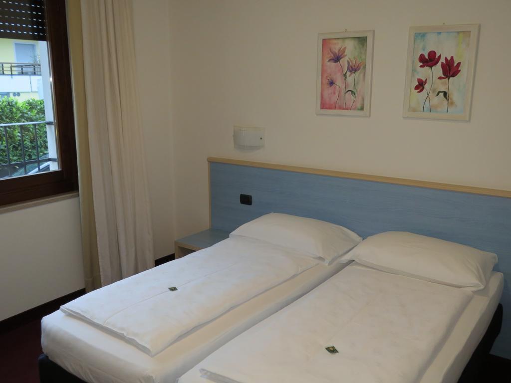 Hotel Villa Claudia Torbole Sul Garda Bagian luar foto