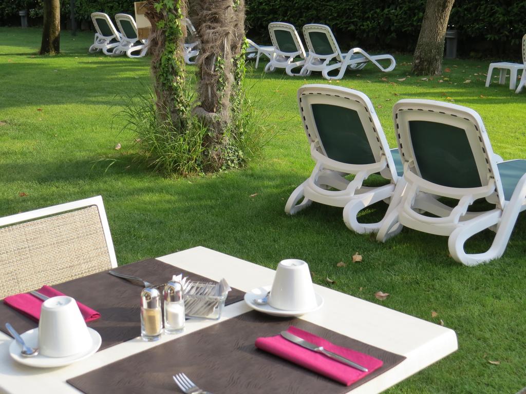 Hotel Villa Claudia Torbole Sul Garda Bagian luar foto