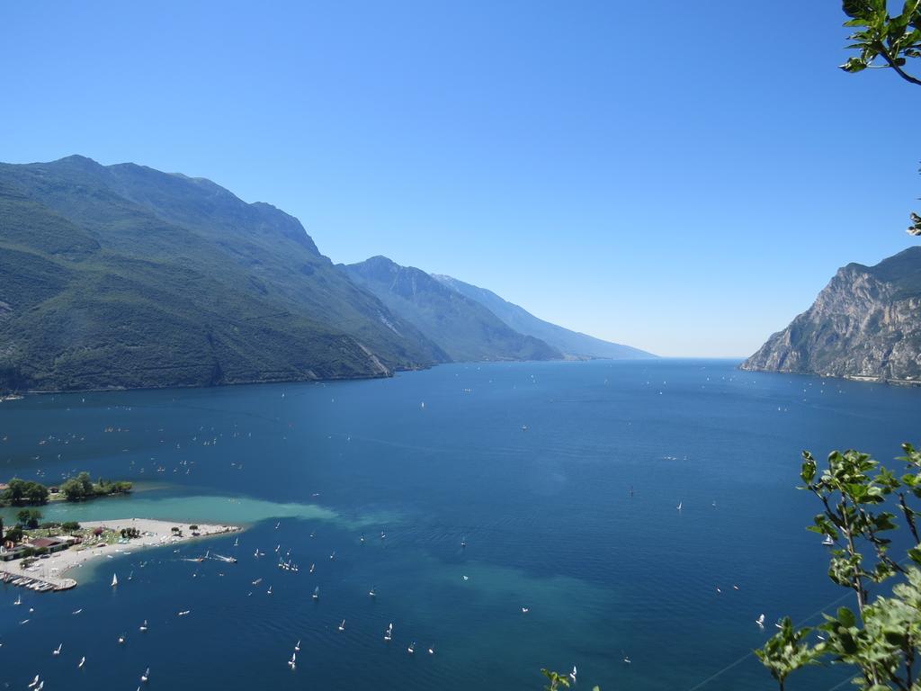 Hotel Villa Claudia Torbole Sul Garda Bagian luar foto