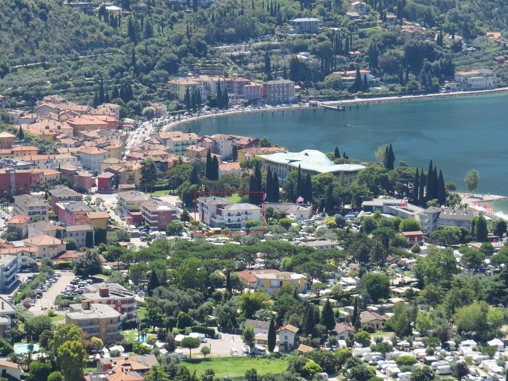Hotel Villa Claudia Torbole Sul Garda Bagian luar foto