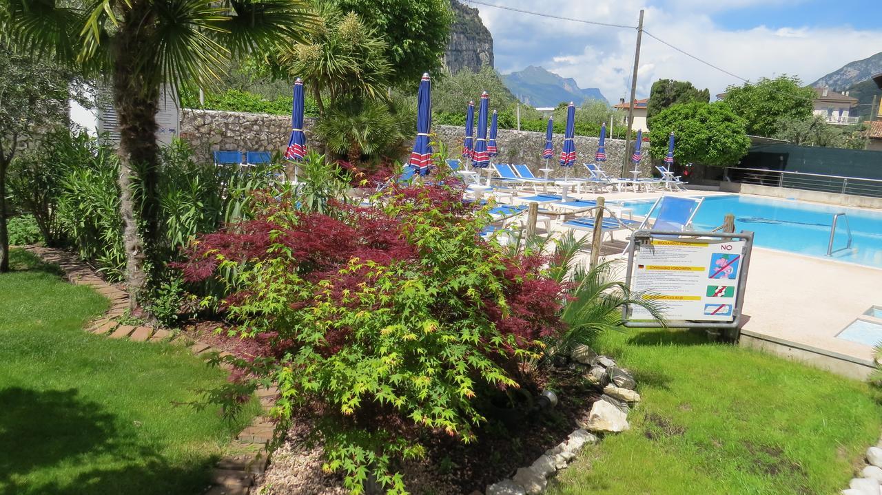 Hotel Villa Claudia Torbole Sul Garda Bagian luar foto