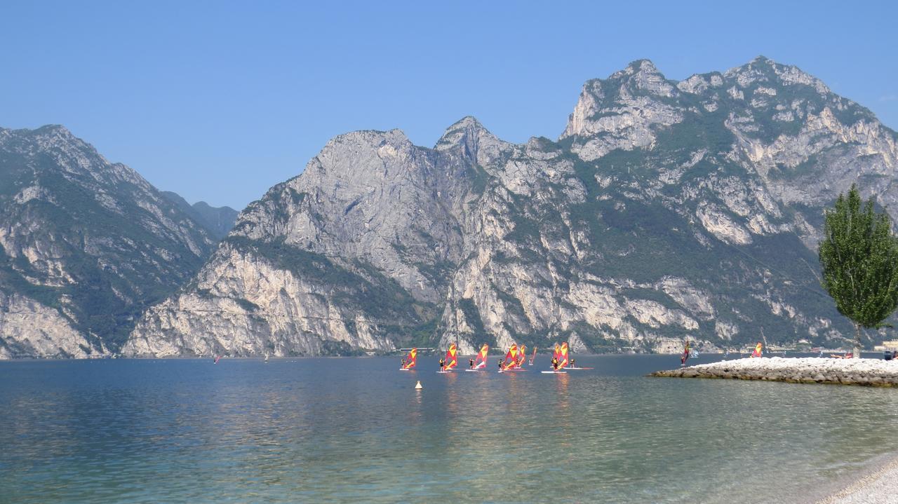 Hotel Villa Claudia Torbole Sul Garda Bagian luar foto
